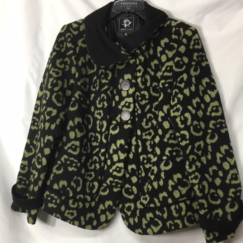 Abbie Mags Women’s Black and Green Cheetah Print Coat Size S Like-NEW